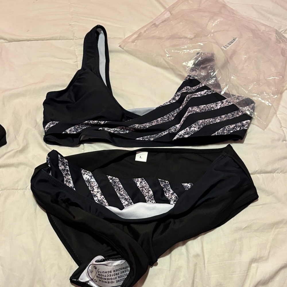 Stylish Black and White Women's Swimwear Set